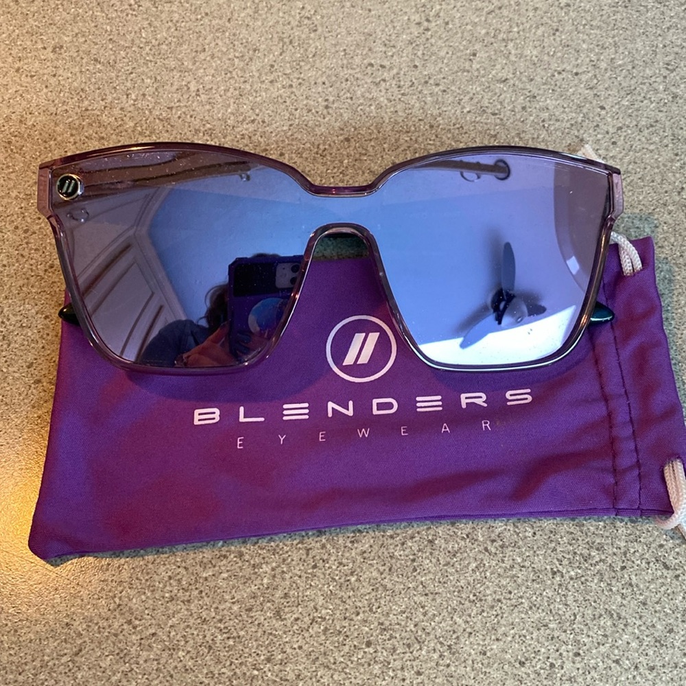 Like new Drive Me Wild polarized Blenders!